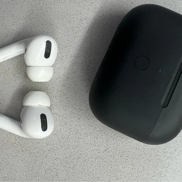 AirPods Pro 1st gen - Like NEW black case